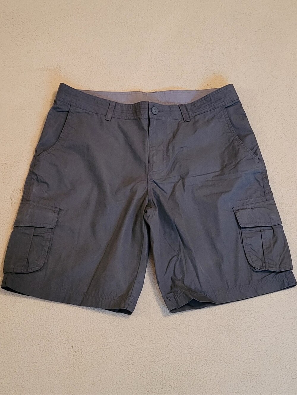 Columbia Men's Gray Cargo Shorts - Durable Utility Pocket Style, Size 36